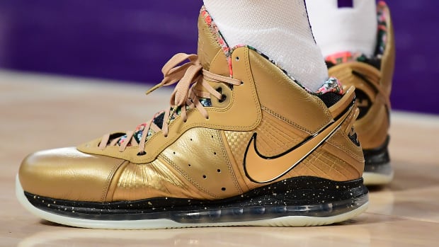 Los Angeles Lakers forward LeBron James wears the Nike LeBron 9.